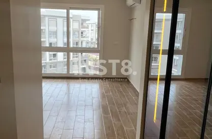 Apartment - 2 Bedrooms - 2 Bathrooms for rent in The Residences - Hyde Park - New Cairo City - Cairo