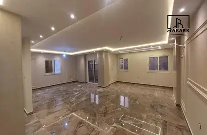 Office Space - Studio - 3 Bathrooms for rent in Hassan Ma'moon St. - 6th Zone - Nasr City - Cairo