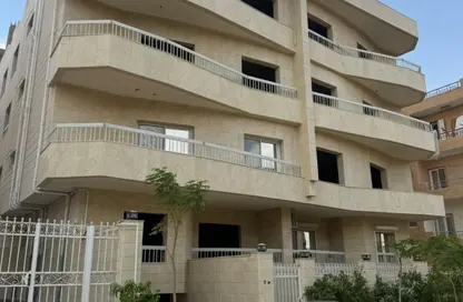 Apartment - 3 Bedrooms - 2 Bathrooms for sale in 6th Neighborhood - 1st Area - Shorouk City - Cairo