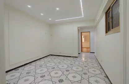 شقة - 4 غرف نوم - 1 حمام للبيع في محرم بك - حي وسط - الاسكندرية