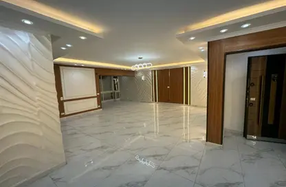 Apartment - 3 Bedrooms - 2 Bathrooms for sale in Shooting Club Street - Dokki - Giza