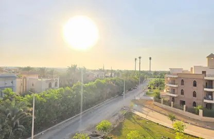 شقة - 3 غرف نوم - 3 حمامات للبيع في حي النادي - مدينة الشروق - القاهرة