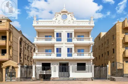 Apartment - 3 Bedrooms - 3 Bathrooms for sale in 3rd Neighborhood - 3rd District East - Shorouk City - Cairo