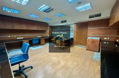 Office Space - Studio - 4 Bathrooms for rent in Zahraa El Maadi - Hay El Maadi - Cairo
