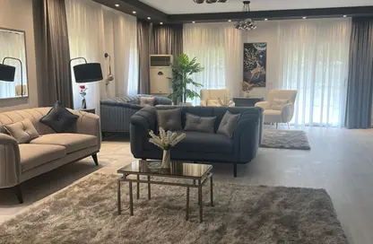 Villa - 5 Bedrooms - 5 Bathrooms for rent in Madinaty - Cairo