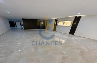 Apartment - 3 Bedrooms - 2 Bathrooms for sale in Eighth Sector - Zahraa El Maadi - Hay El Maadi - Cairo