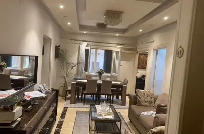 Apartment - 3 Bedrooms - 1 Bathroom for sale in Al Agouza - Giza