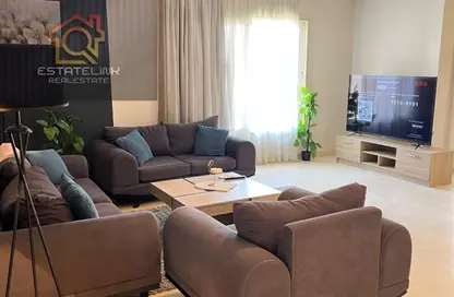 شقة - 2 غرف نوم - 2 حمامات للايجار في كمبوند فيلدج جاردن القطامية - كمبوندات التجمع الخامس - التجمع الخامس - مدينة القاهرة الجديدة - القاهرة