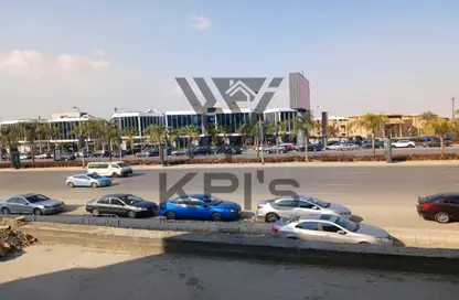 محل تجاري - استوديو - 1 حمام للبيع في ليفيلي مول - شارع التسعين الشمالي - التجمع الخامس - مدينة القاهرة الجديدة - القاهرة