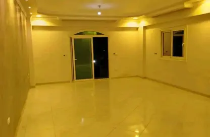 شقة - 3 غرف نوم - 2 حمامات للايجار في عمارات البنفسج - البنفسج - مدينة القاهرة الجديدة - القاهرة