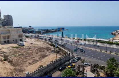 شقة - 4 غرف نوم - 4 حمامات للبيع في شارع قصر الصفا - زيزينيا - حي شرق - الاسكندرية