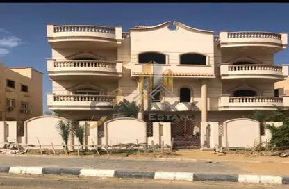 فيلا - 8 غرف نوم - 8 حمامات للبيع في المجاورة الاولي - المنطقة الثالثة - مدينة الشروق - القاهرة