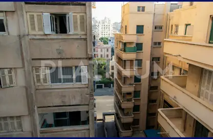 شقة - 3 غرف نوم - 2 حمامات للبيع في شارع رشدي - رشدي - حي شرق - الاسكندرية