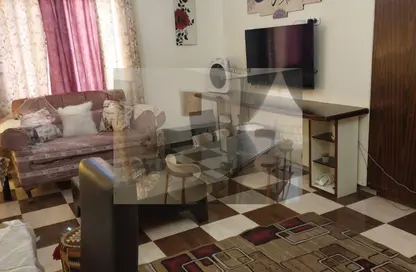 Apartment - 2 Bedrooms - 1 Bathroom for rent in Al Rehab - New Cairo City - Cairo