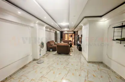 شقة - 3 غرف نوم - 3 حمامات للبيع في جليم - حي شرق - الاسكندرية