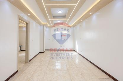 Apartment - 3 Bedrooms - 3 Bathrooms for sale in Al Mandara Mosque St. - El Mandara - Hay Than El Montazah - Alexandria