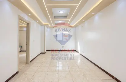 Apartment - 3 Bedrooms - 3 Bathrooms for sale in Al Mandara Mosque St. - El Mandara - Hay Than El Montazah - Alexandria