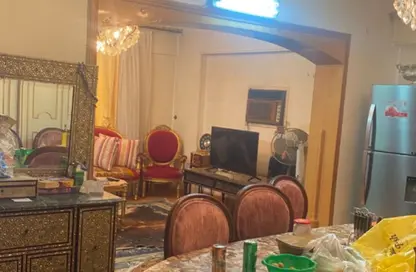 شقة - 3 غرف نوم - 2 حمامات للبيع في شارع الدكتور البطراوي - المنطقة الأولى - مدينة نصر - القاهرة