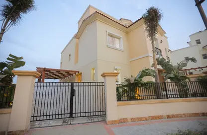 Twin House - 4 Bedrooms - 4 Bathrooms for rent in Uptown Cairo - Mokattam - Cairo