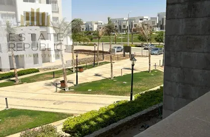 Apartment - 2 Bedrooms - 2 Bathrooms for sale in Hyde Park - New Cairo City - Cairo