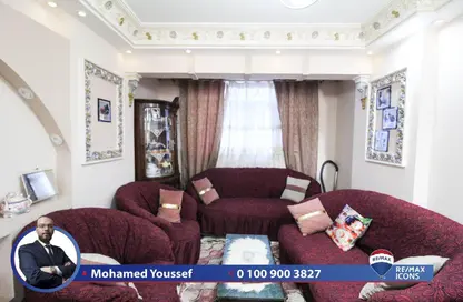 Apartment - 3 Bedrooms - 1 Bathroom for sale in Hagar Al Nawatauea St. - Backus - Hay Sharq - Alexandria