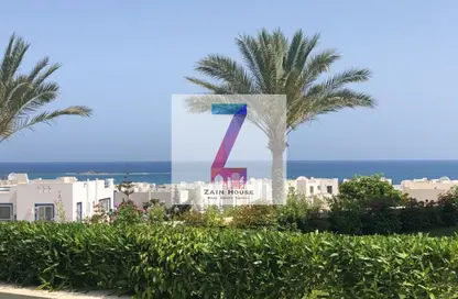 Chalet - 3 Bedrooms - 2 Bathrooms for rent in Mountain View - Ras Al Hekma - North Coast