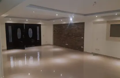 شقة - 3 غرف نوم - 2 حمامات للايجار في المنطقة د - حى جنوب الاكايمية - مدينة القاهرة الجديدة - القاهرة