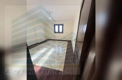 شقة - 3 غرف نوم - 1 حمام للايجار في شارع عمر لطفي - الإبراهيمية - حي وسط - الاسكندرية