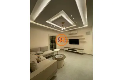 منزل مزدوج - 5 غرف نوم - 5 حمامات للبيع في جولدن جيتس - الهضبة الوسطي - المقطم - القاهرة
