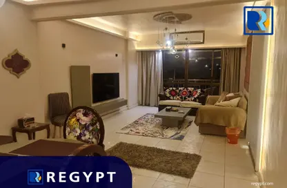 Apartment - 2 Bedrooms - 2 Bathrooms for rent in Ismail Mohamed St. - Zamalek - Cairo