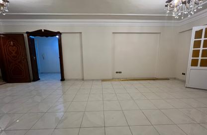 Apartment - 3 Bedrooms - 2 Bathrooms for rent in Sidi Gaber - Hay Sharq - Alexandria