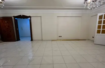 شقة - 3 غرف نوم - 2 حمامات للايجار في سيدي جابر - حي شرق - الاسكندرية