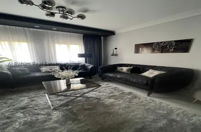 Villa - 5 Bedrooms - 5 Bathrooms for rent in Madinaty - Cairo