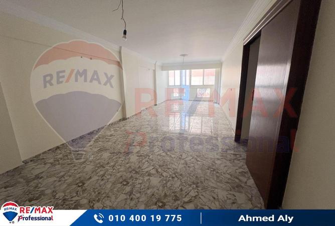 شقة - 3 غرف نوم - 2 حمامات للايجار في شارع مدرسة الريادة - سموحة - حي شرق - الاسكندرية