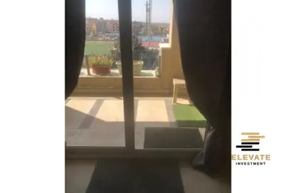 شقة - 2 غرف نوم - 2 حمامات للبيع في ذا فيلدج - المستثمرين الجنوبية - مدينة القاهرة الجديدة - القاهرة