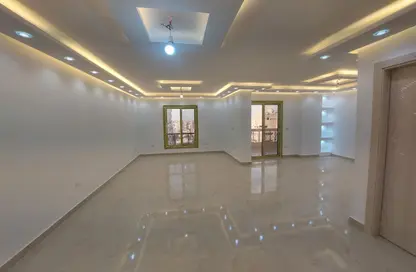 Apartment - 4 Bedrooms - 3 Bathrooms for sale in Ezz Al Din Taha St. - 1st Zone - Nasr City - Cairo
