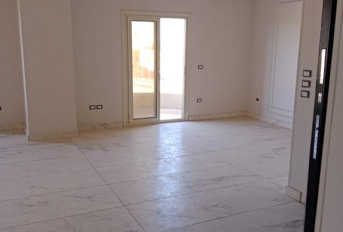 8419310 - Property Image 3