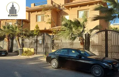 أي فيلا - 6 غرف نوم - 4 حمامات للبيع في جاليريا  مون فالى - المستثمرين الجنوبية - مدينة القاهرة الجديدة - القاهرة