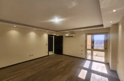 شقة - 4 غرف نوم - 3 حمامات للبيع في شارع محي الدين أبو العز - الدقي - الجيزة