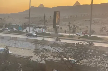 شقة - 3 غرف نوم - 2 حمامات للبيع في البوابة الاولي - خوفو - حدائق الاهرام - الجيزة