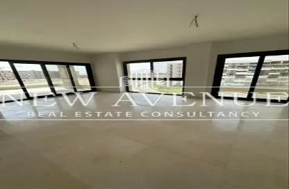 شقة - 3 غرف نوم - 3 حمامات للبيع في كمبوند البروج - كمبوندات الشروق - مدينة الشروق - القاهرة