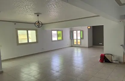 شقة - 4 غرف نوم - 2 حمامات للايجار في حدائق المهندسين - الحي الرابع - الشيخ زايد - الجيزة