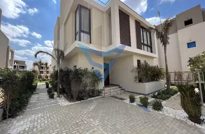 Townhouse - 4 Bedrooms - 4 Bathrooms for sale in Eastshire compound - 5th Settlement Compounds - The 5th Settlement - New Cairo City - Cairo