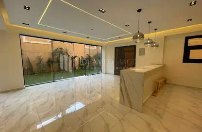 شقة - 3 غرف نوم - 3 حمامات للبيع في شارع 102 - غرب سوميد - مدينة 6 أكتوبر - الجيزة