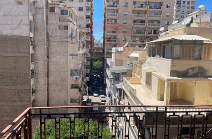 شقة - 4 غرف نوم - 2 حمامات للايجار في شارع الاقبال - لوران - حي شرق - الاسكندرية