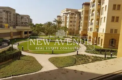 Apartment - 3 Bedrooms - 4 Bathrooms for sale in Uptown Cairo - Mokattam - Cairo