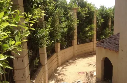 فيلا - 8 غرف نوم - 8 حمامات للبيع في شارع دكتور سميرة موسي - الحي الخامس - مدينة العبور - القليوبية