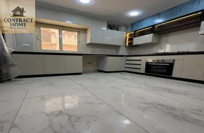 شقة - 3 غرف نوم - 3 حمامات للايجار في غرب الجولف - كمبوندات القطامية - القطامية - مدينة القاهرة الجديدة - القاهرة