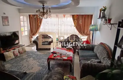 شقة - 5 غرف نوم - 2 حمامات للبيع في شارع عمار بن ياسر - ميدان الحجاز - النزهة - القاهرة