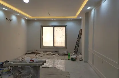 Apartment - 3 Bedrooms - 2 Bathrooms for rent in Zahraa El Maadi - Hay El Maadi - Cairo